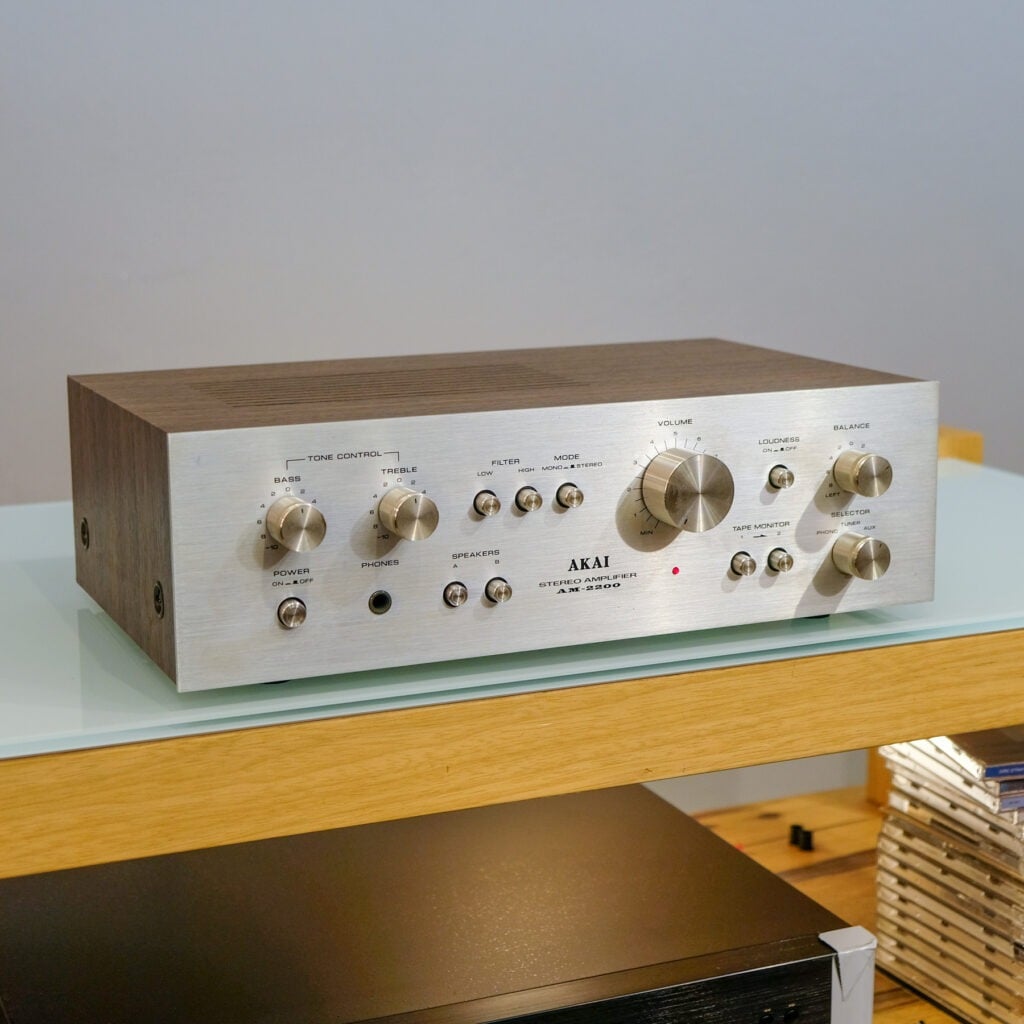 Akai AM-2200