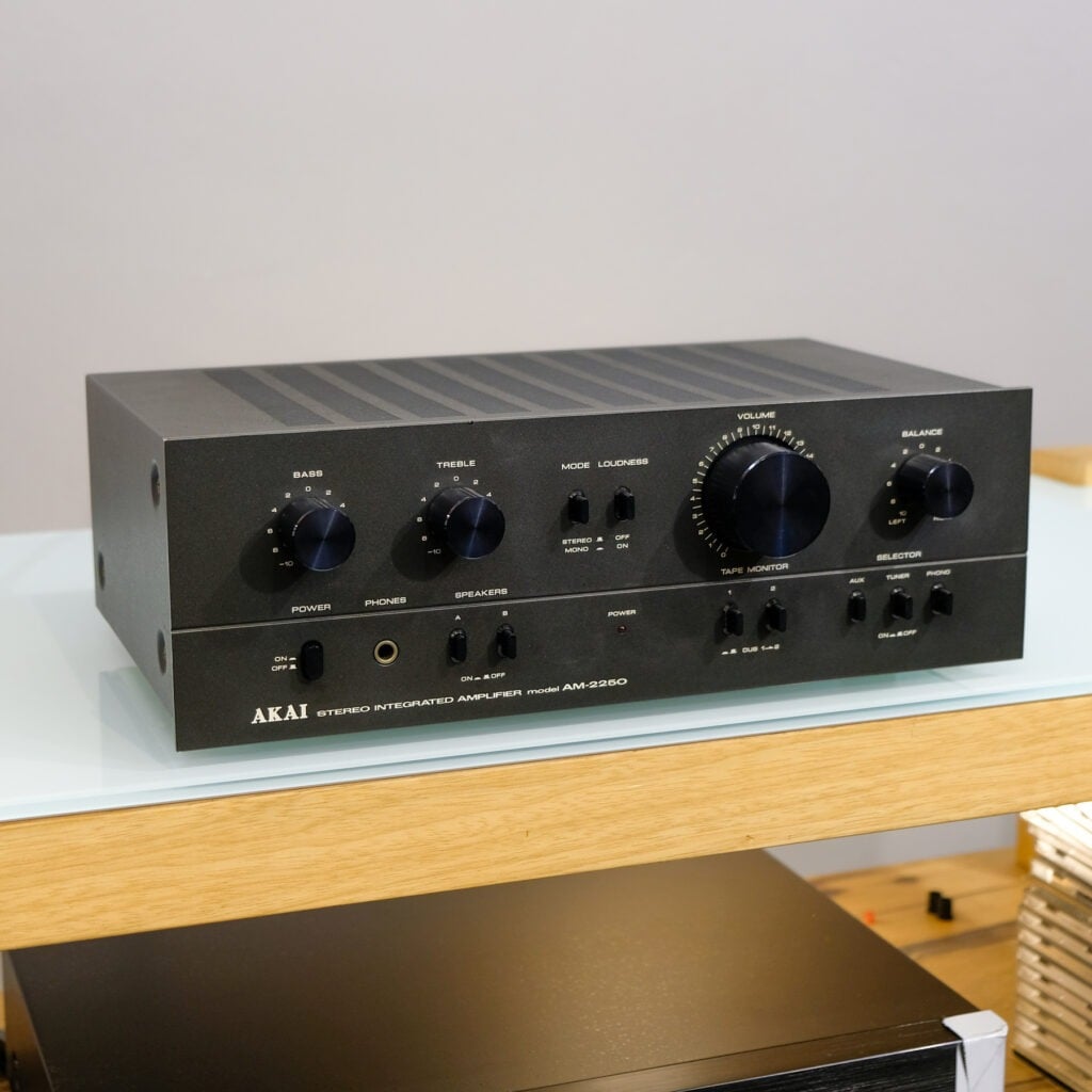 Akai AM-2250