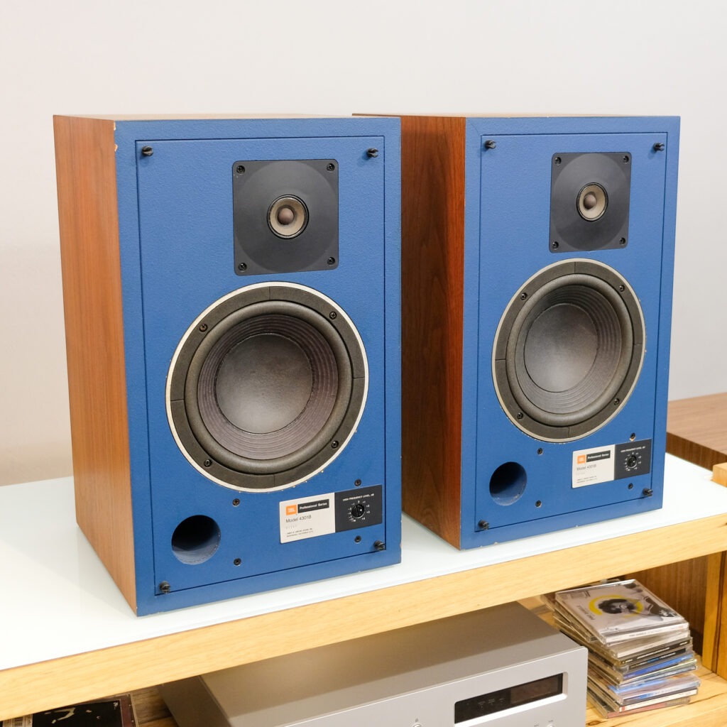 JBL 4301B