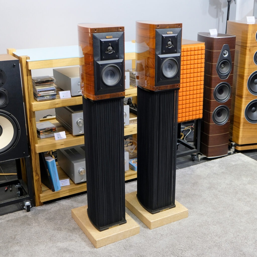 Sonus faber Guarneri Homage con stand