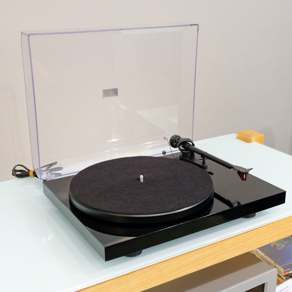 Pro-Ject Debut Carbon - Ortofon 2M Red