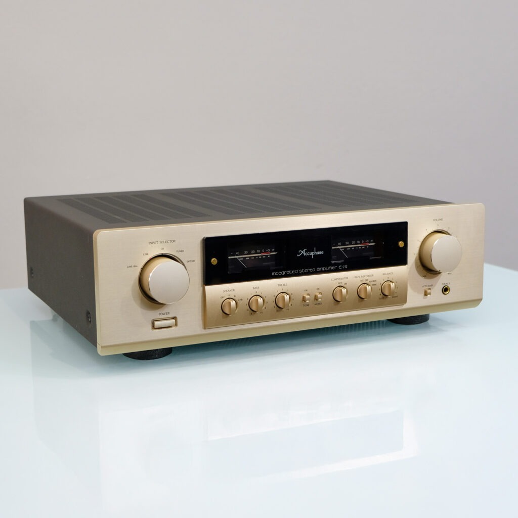 Accuphase E-212