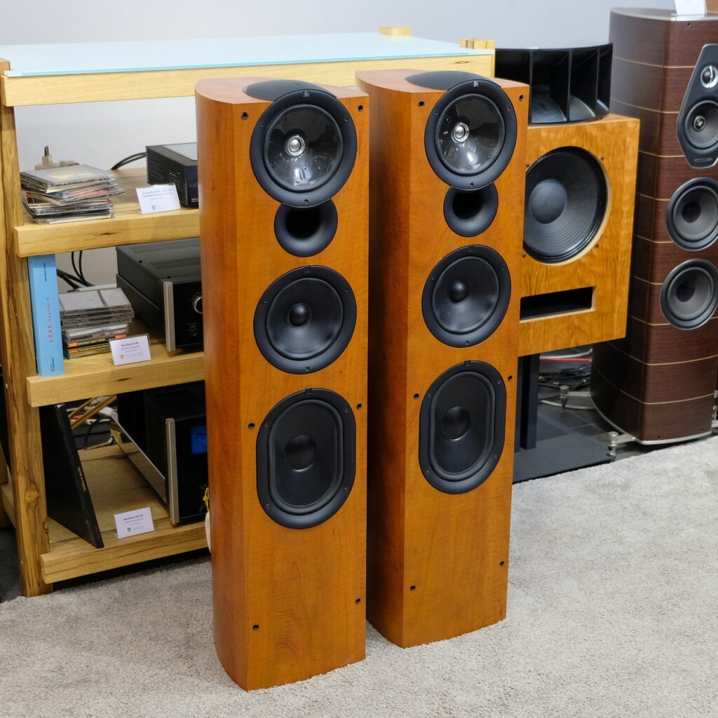Kef Q11