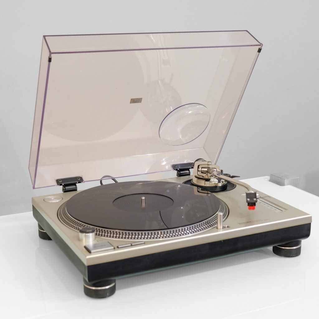Technics SL-1200MK II