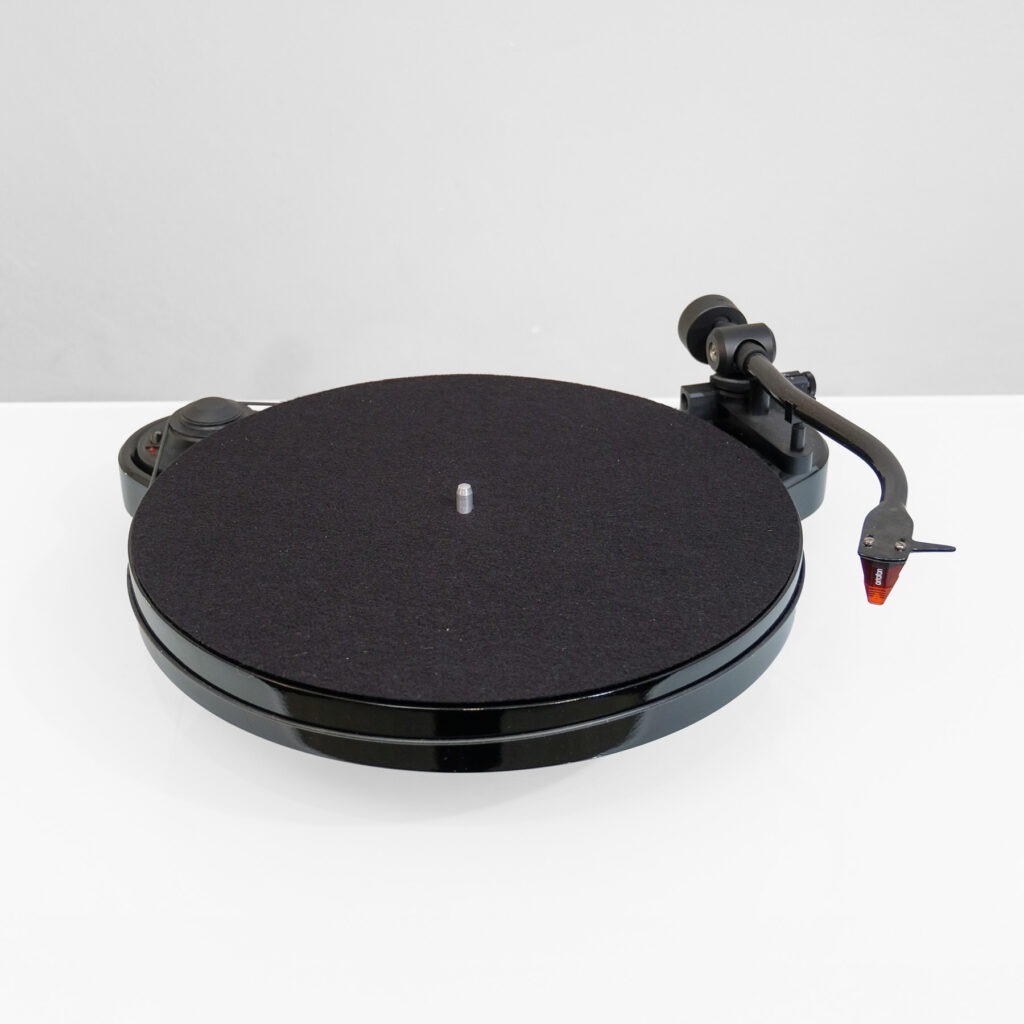 Pro-Ject RPM 1 Carbon 2M Carbon