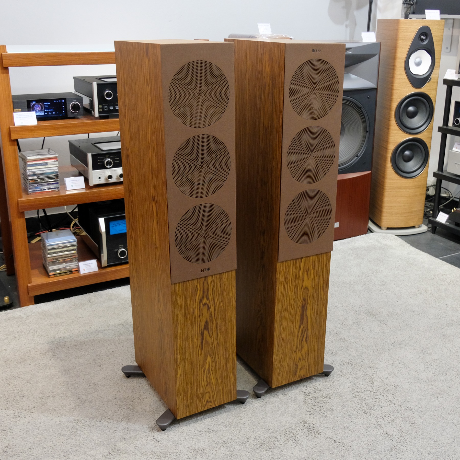 Kef R7 Meta