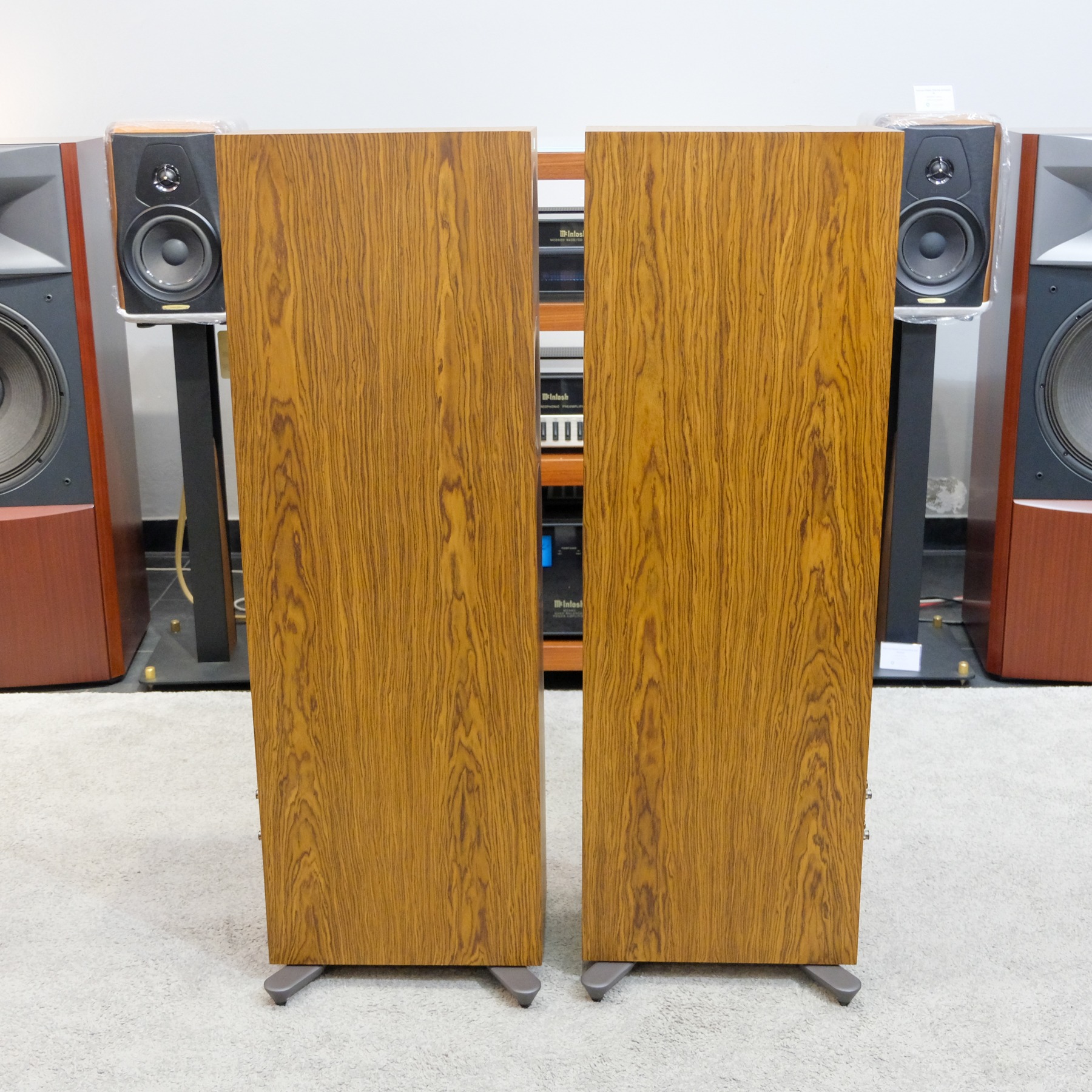 Kef R7 Meta