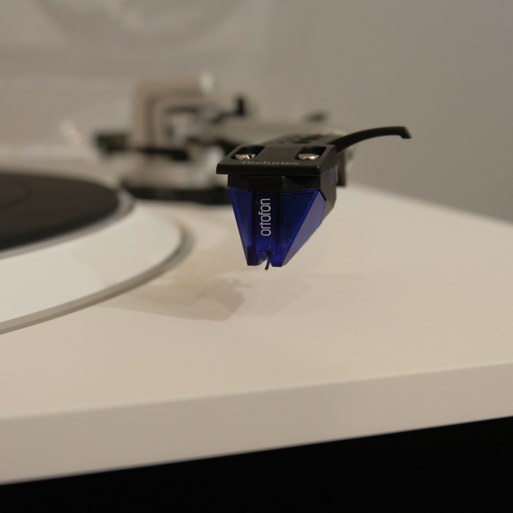 Technics SL-1500C con Ortofon 2M Blue