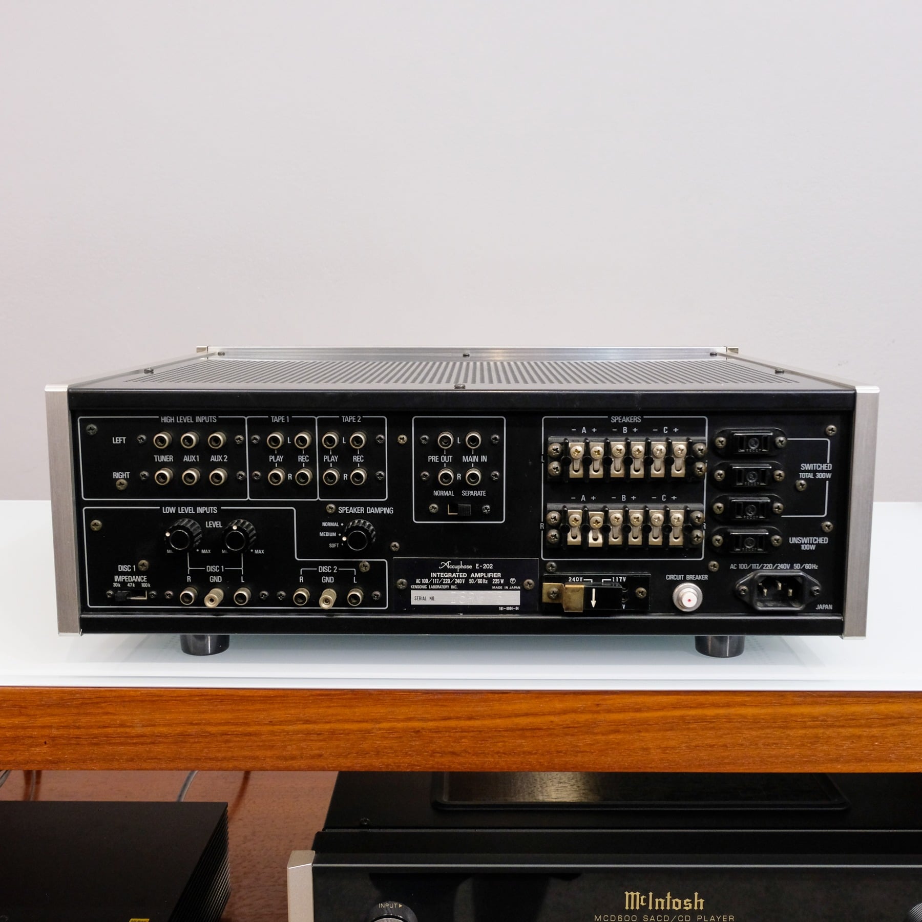 Accuphase E-202