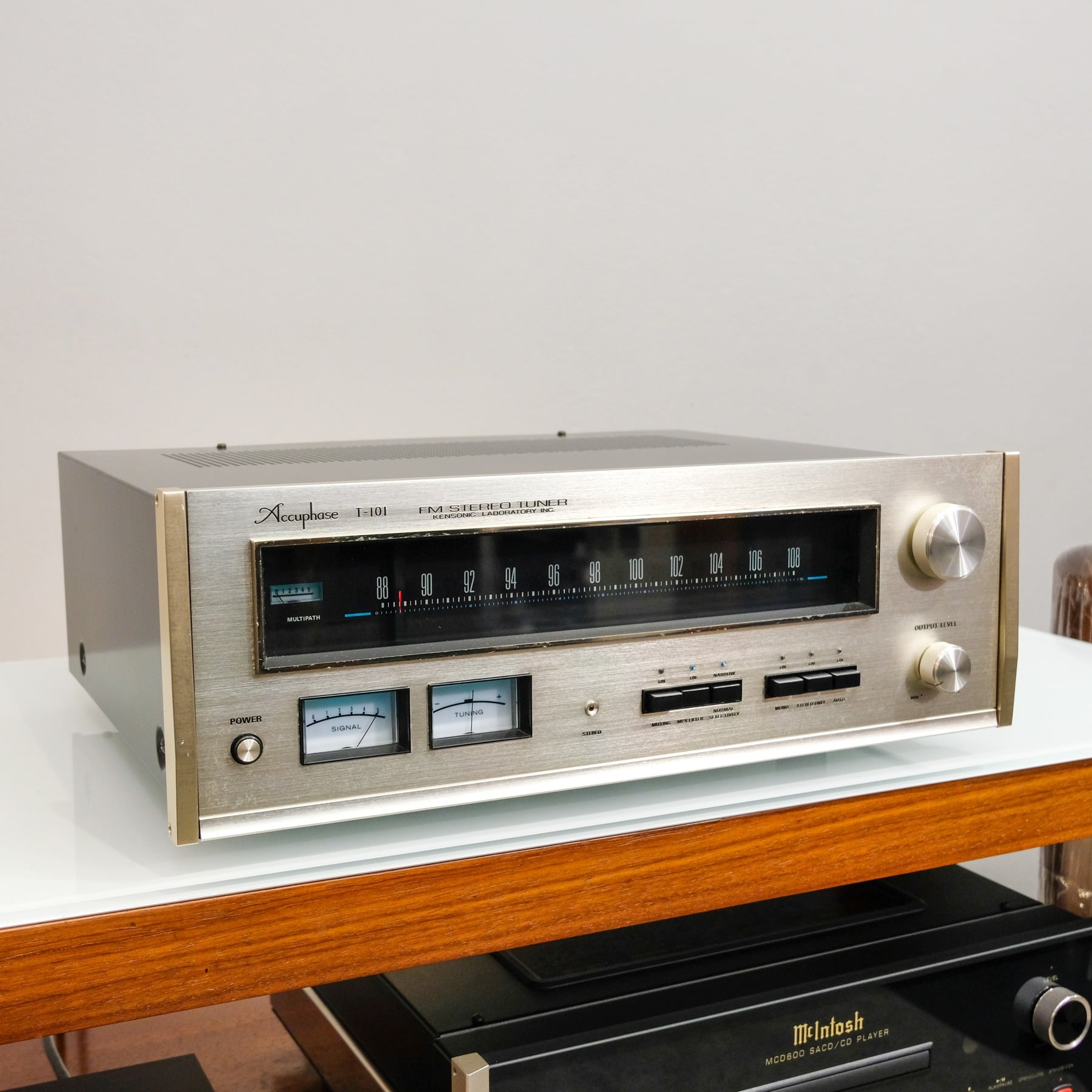 Accuphase T-101