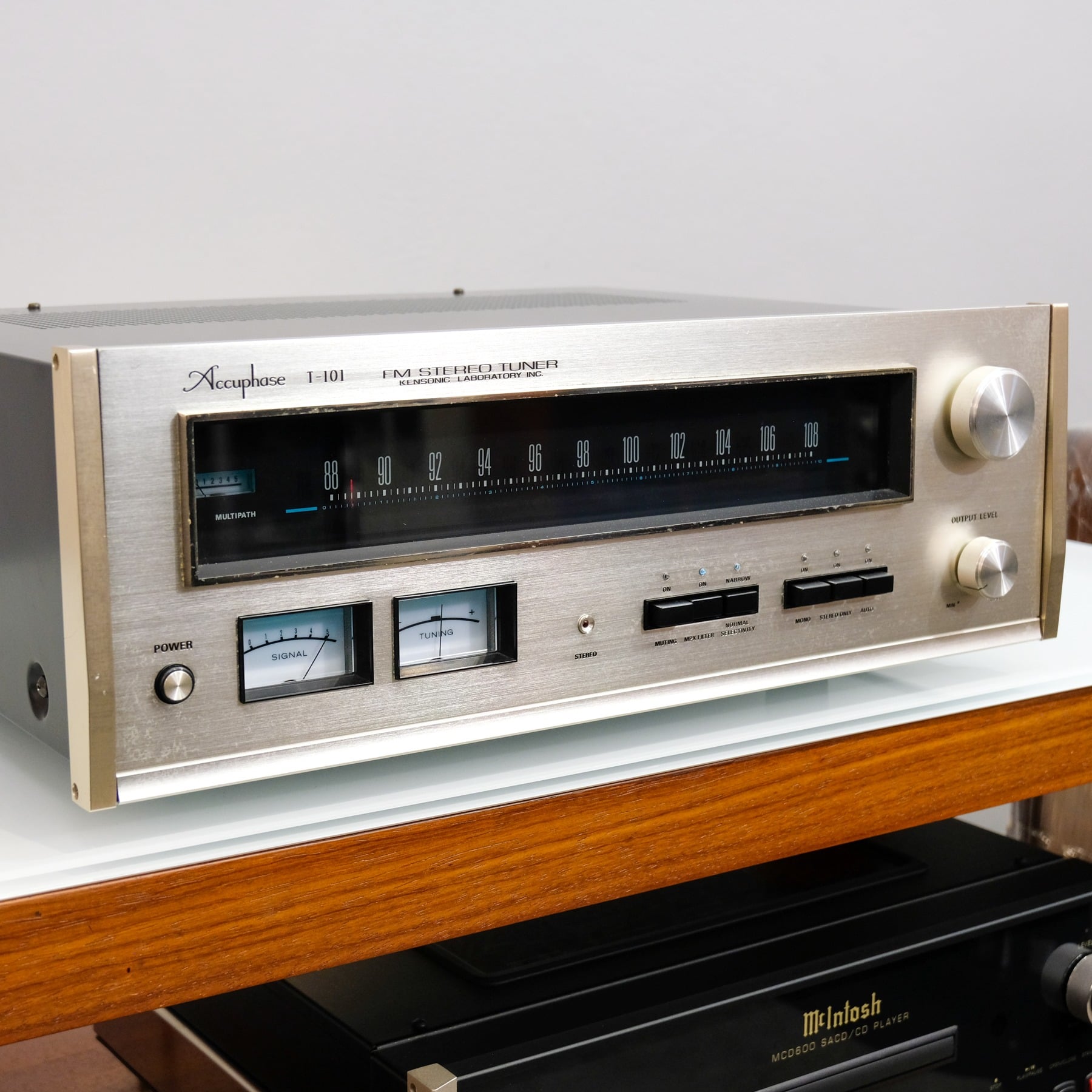 Accuphase T-101