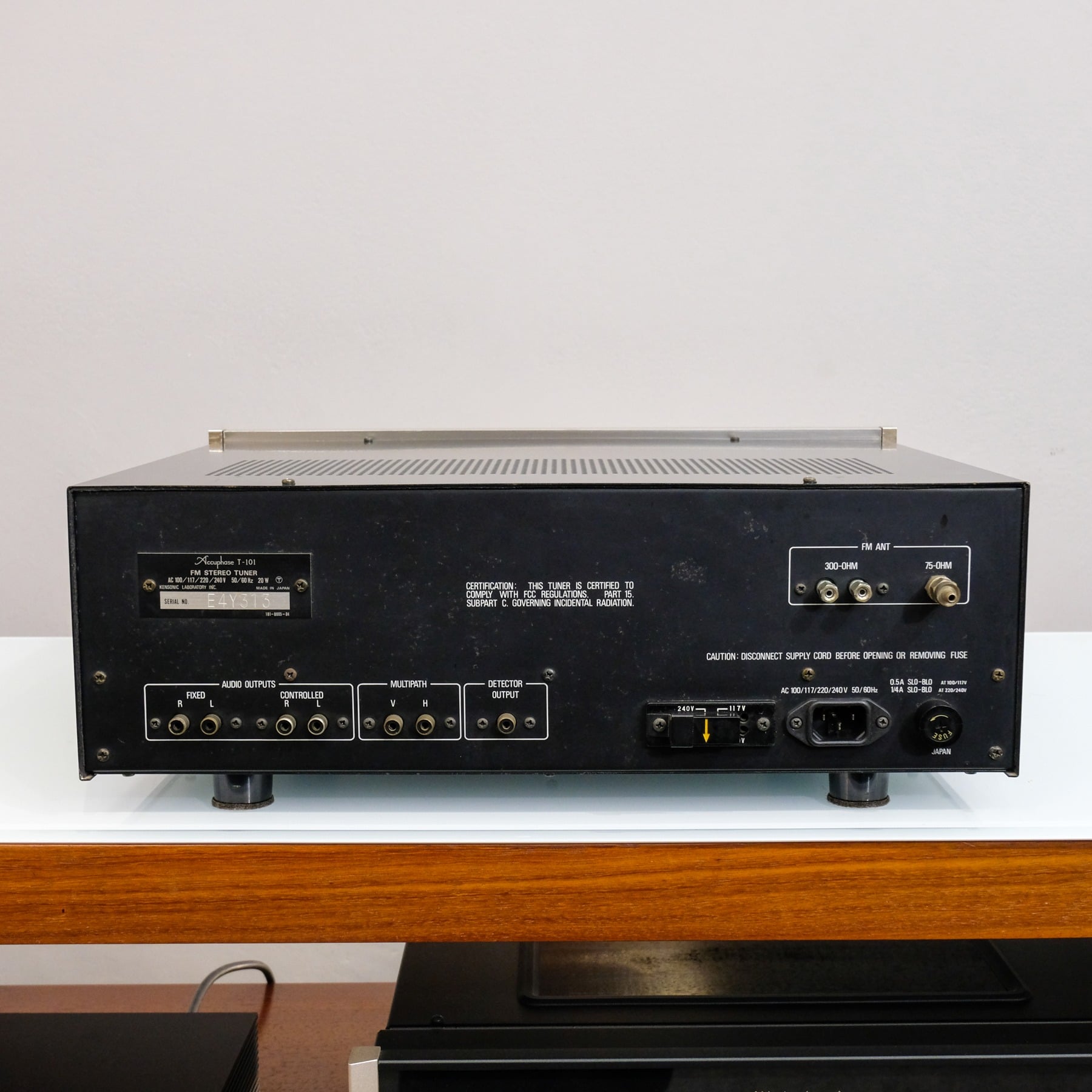 Accuphase T-101