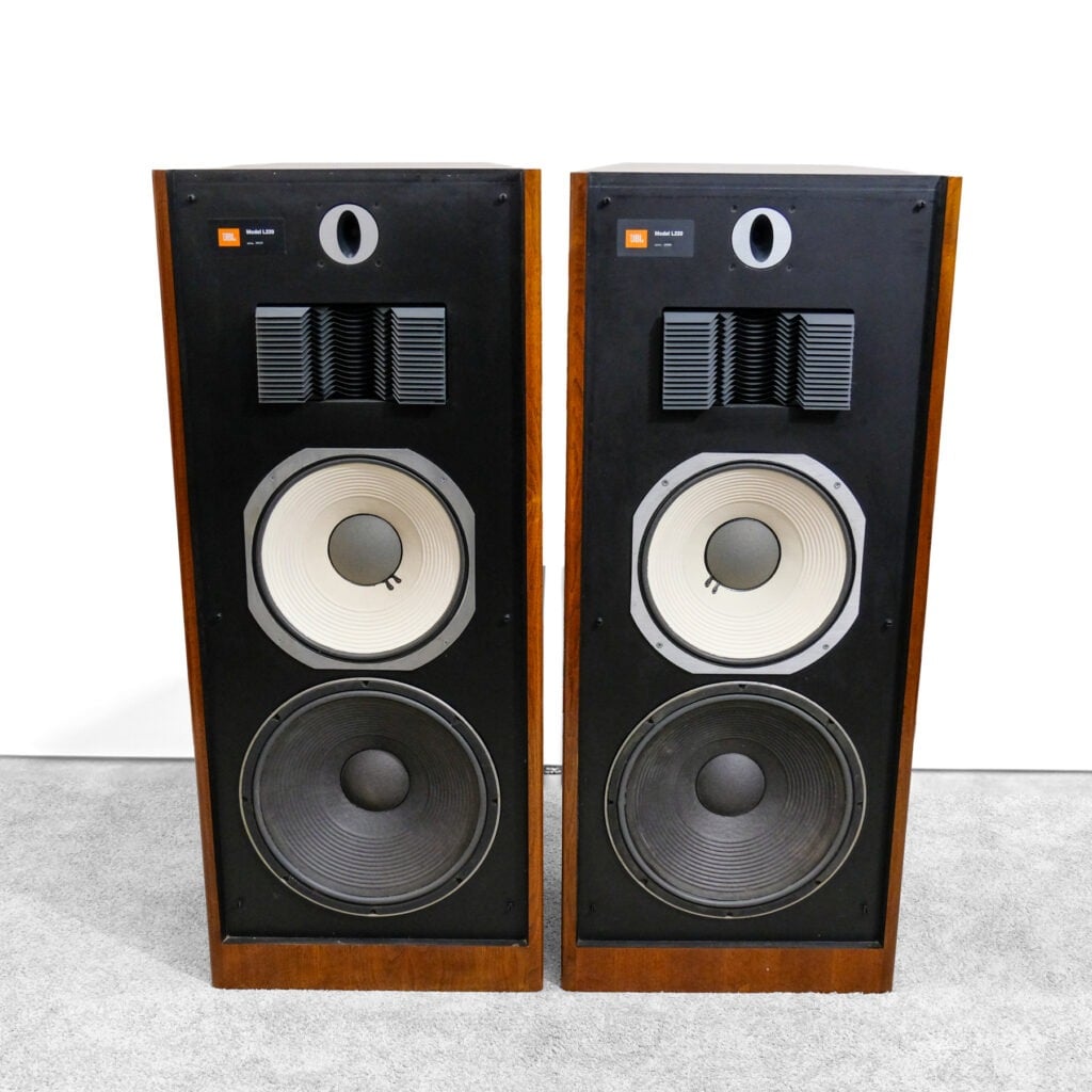JBL L220