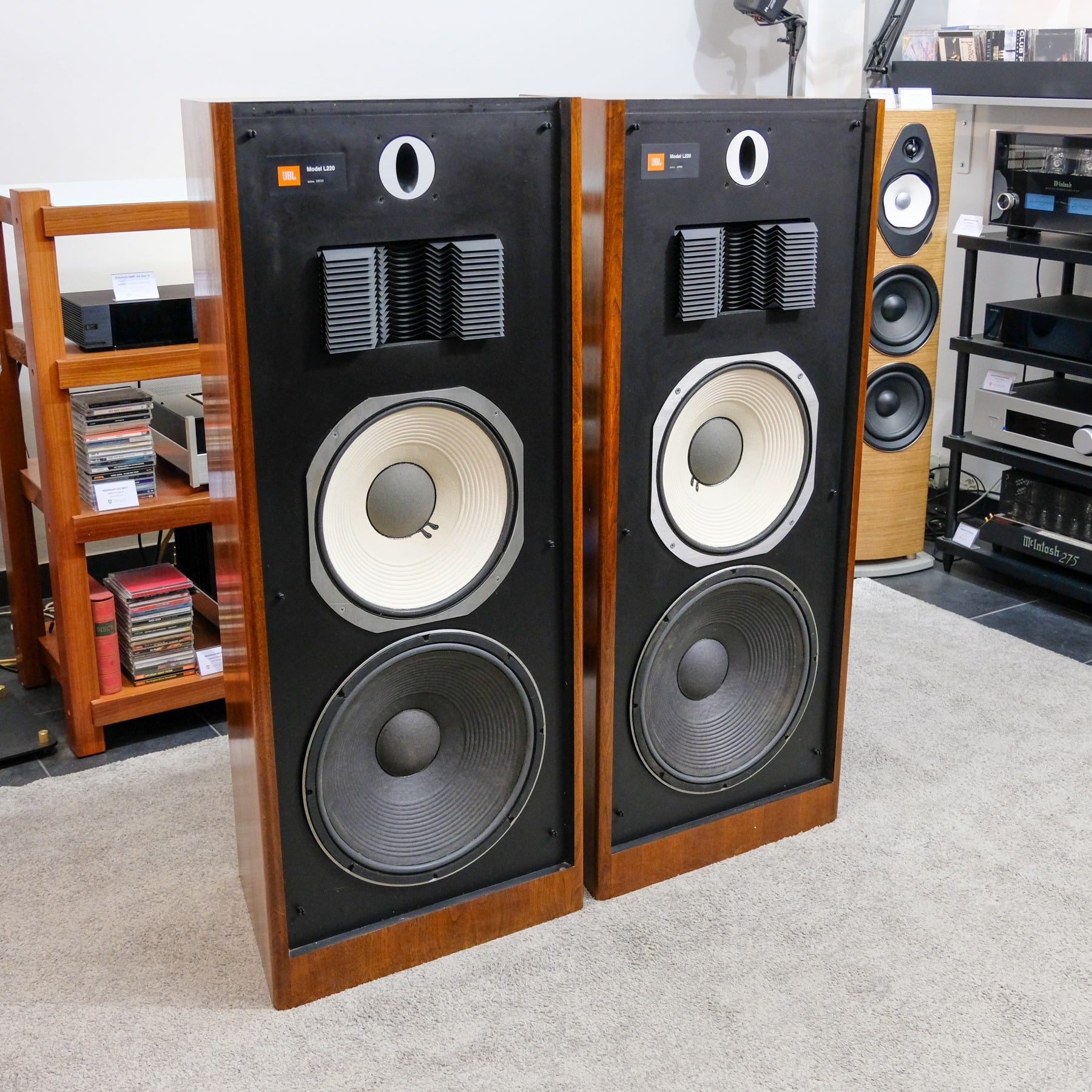 JBL L220