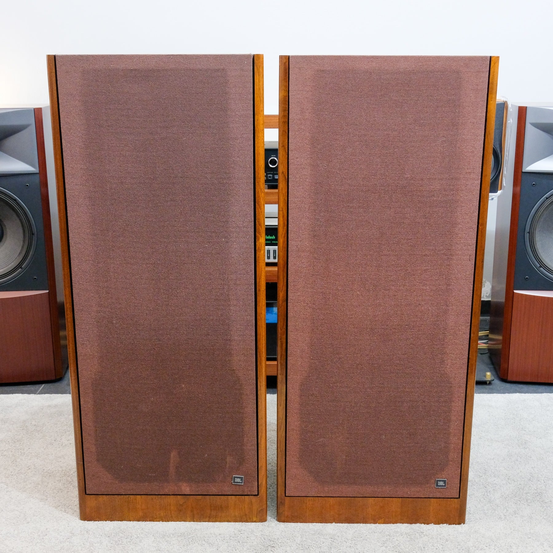 JBL L220