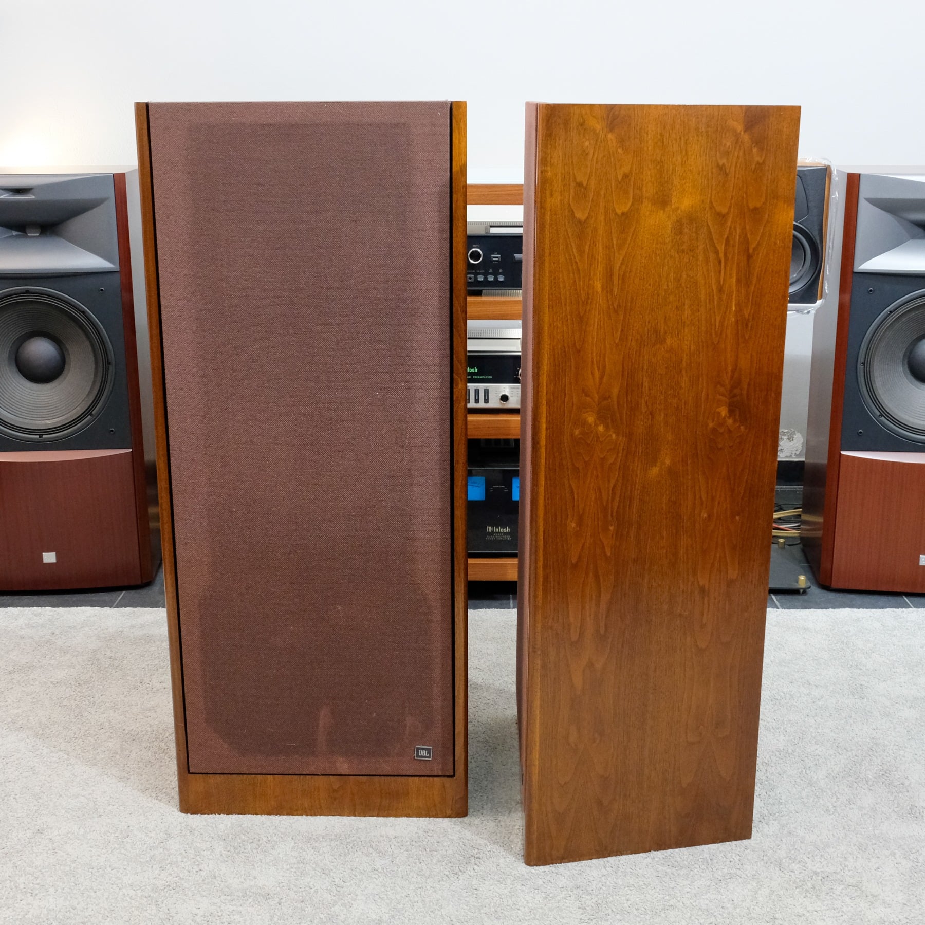 JBL L220
