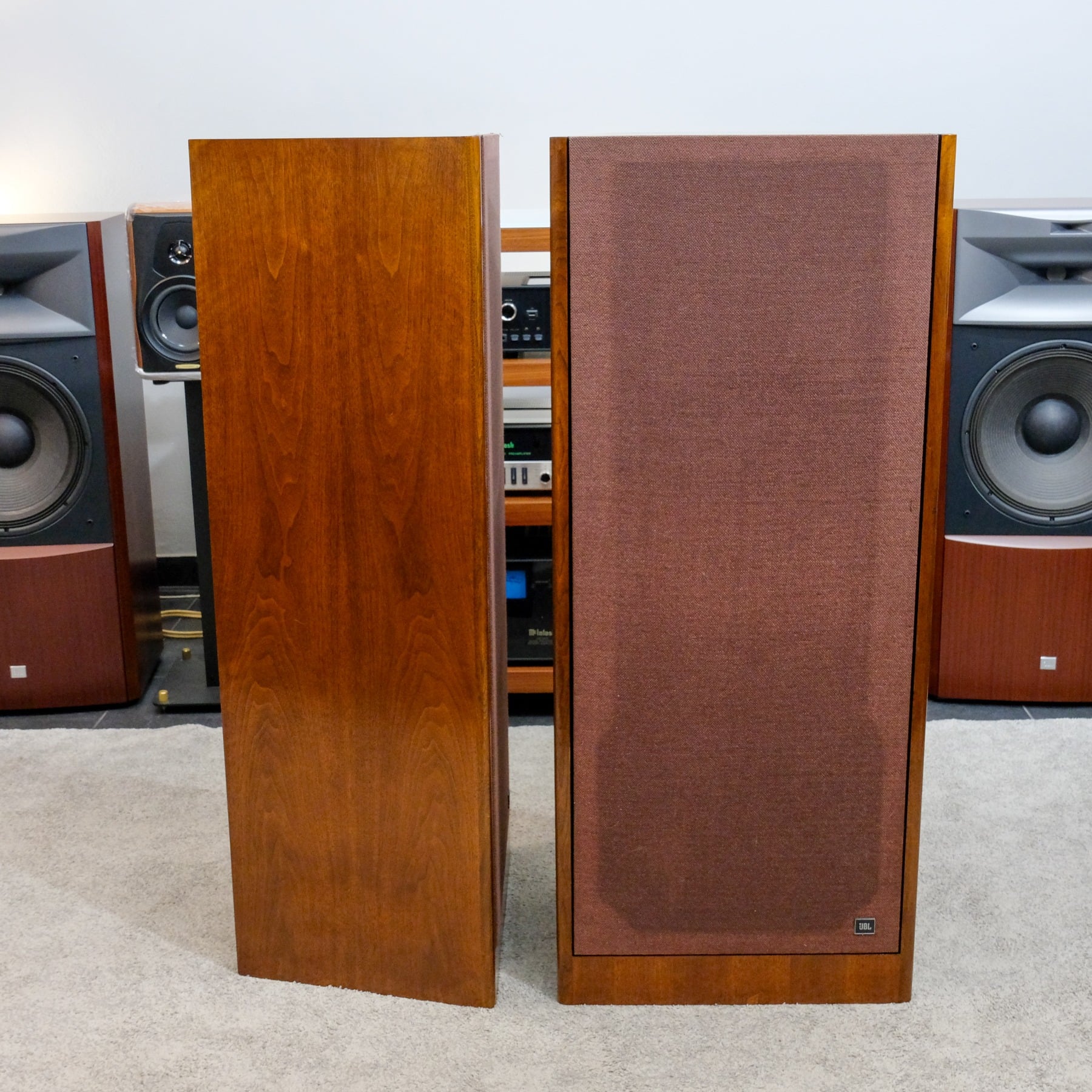 JBL L220