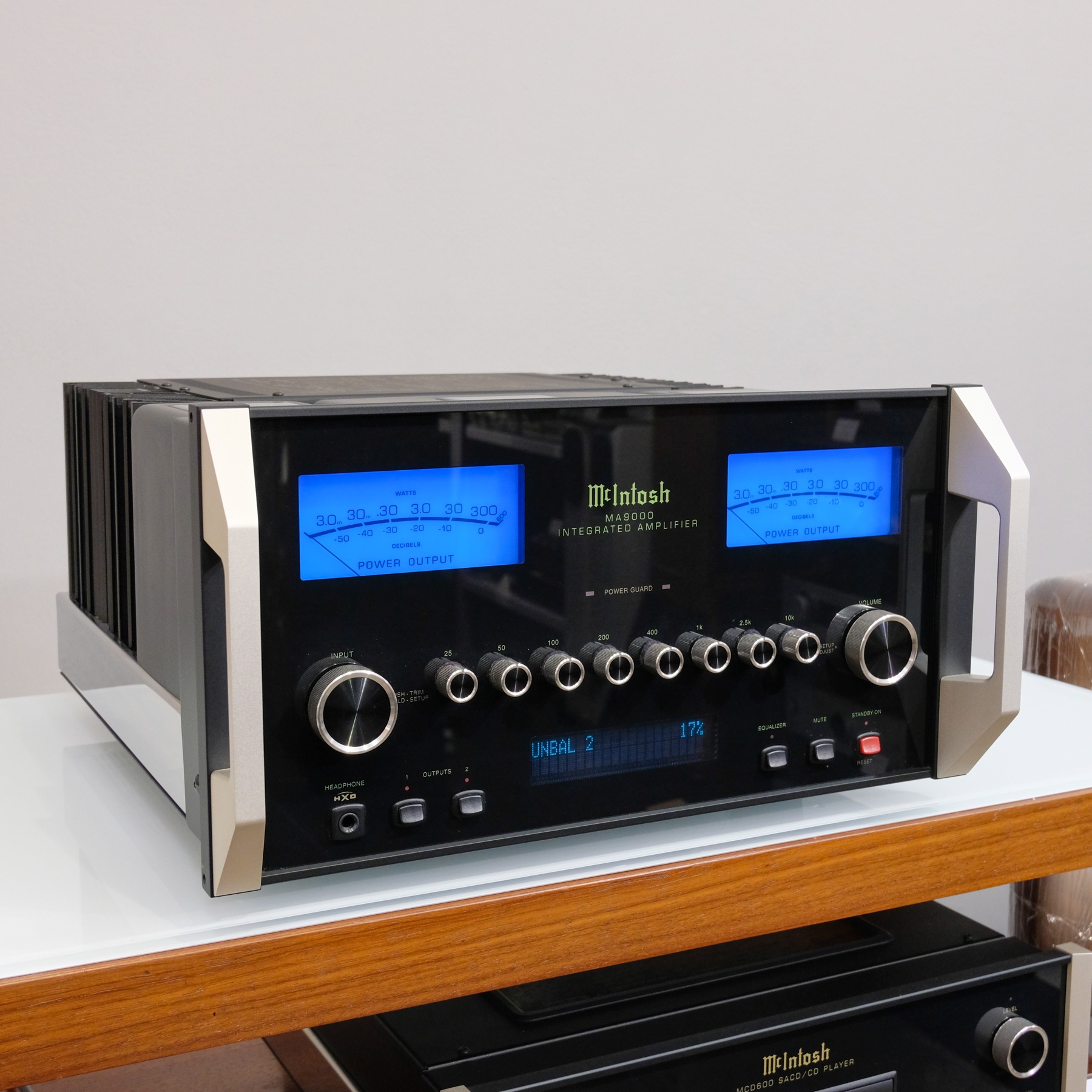 McIntosh MA9000