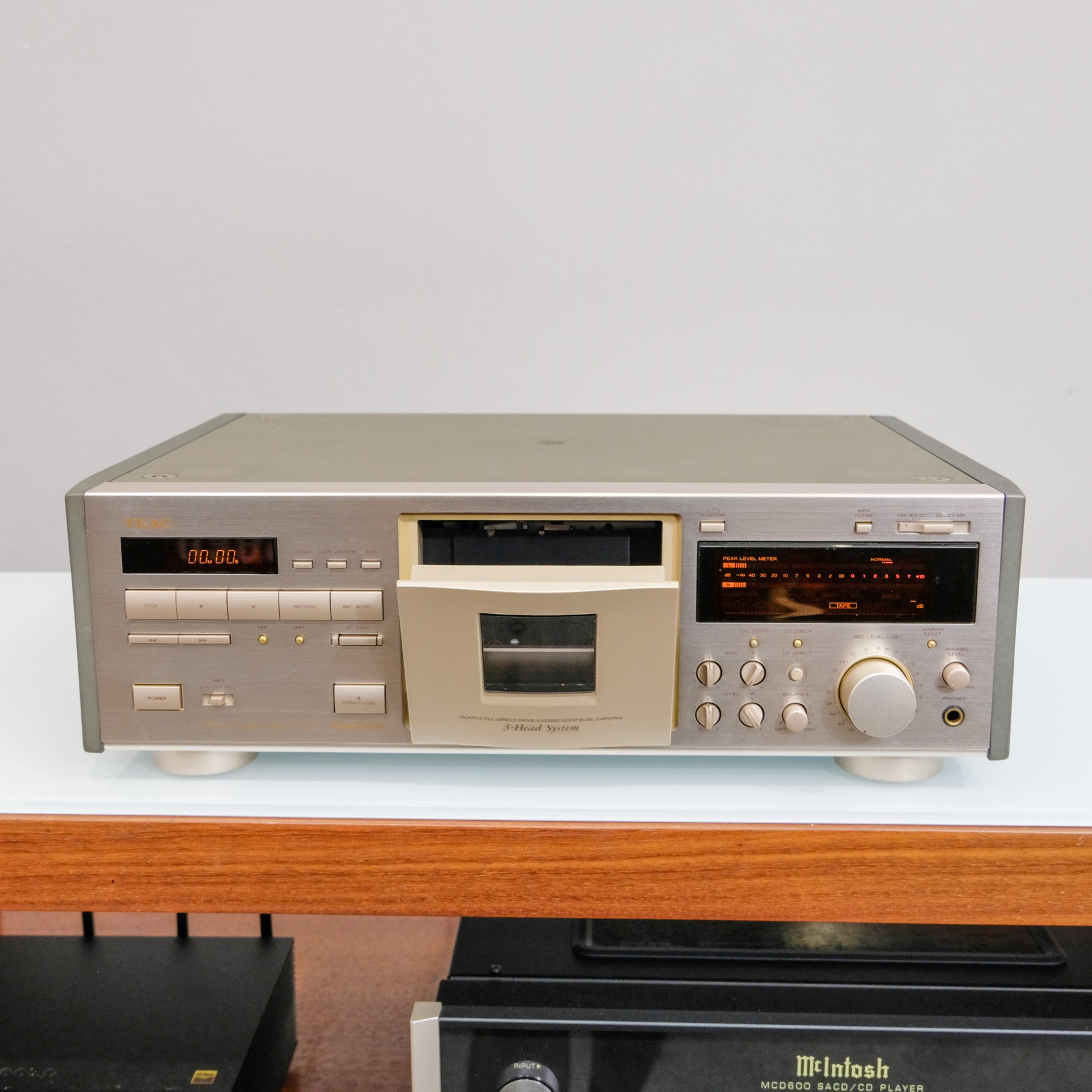 Teac V-7000