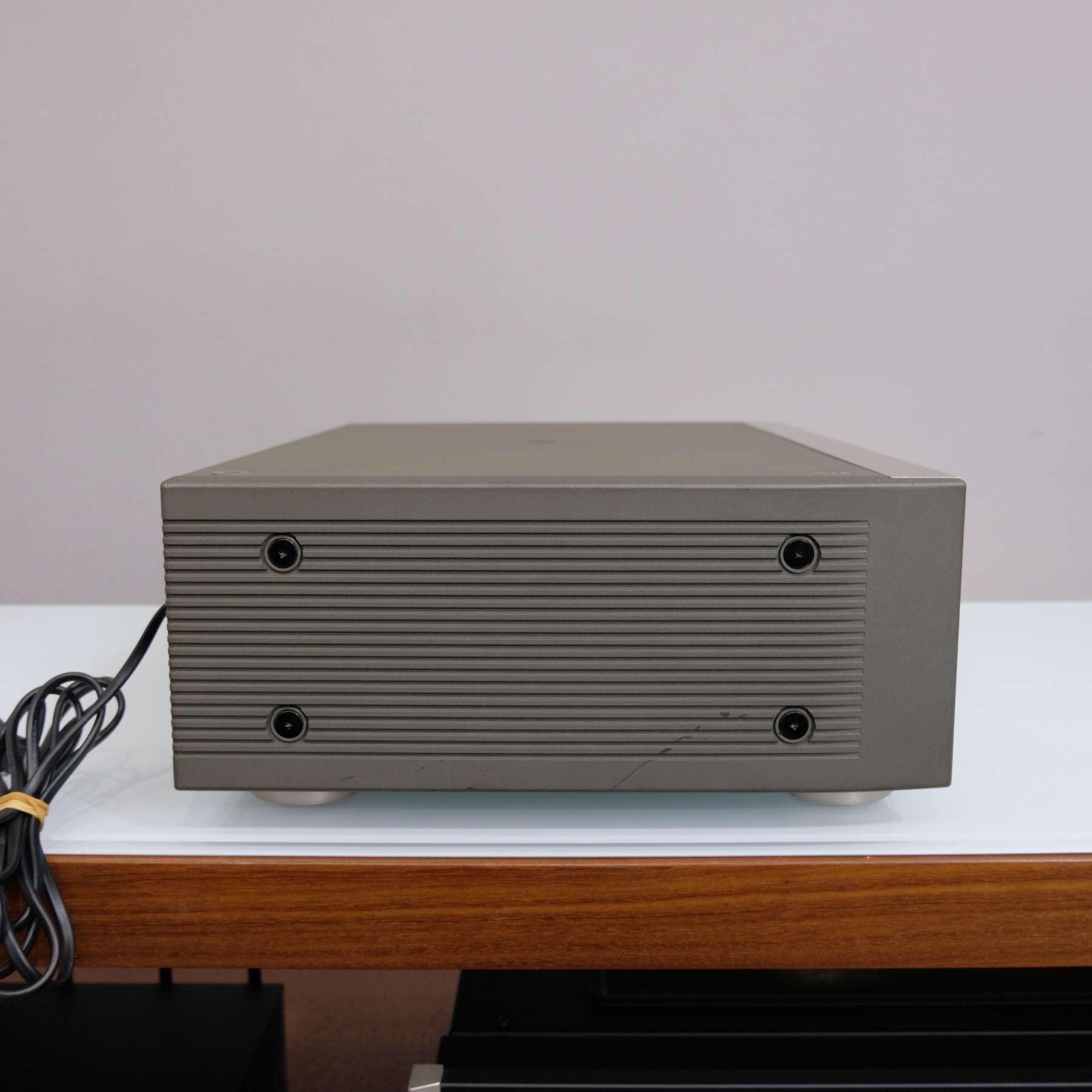 Teac V-7000