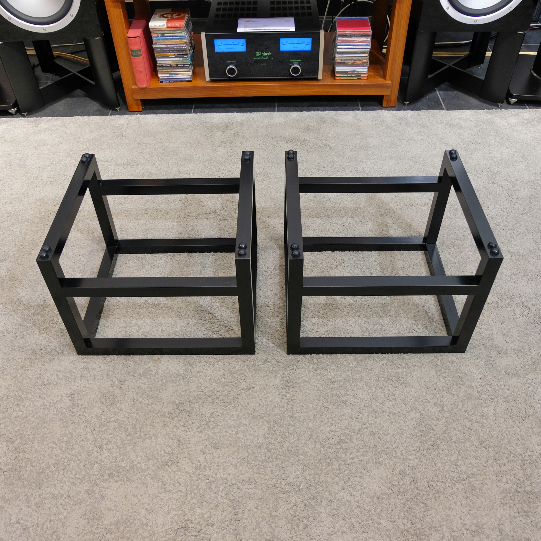 Coppia stand per diffusori