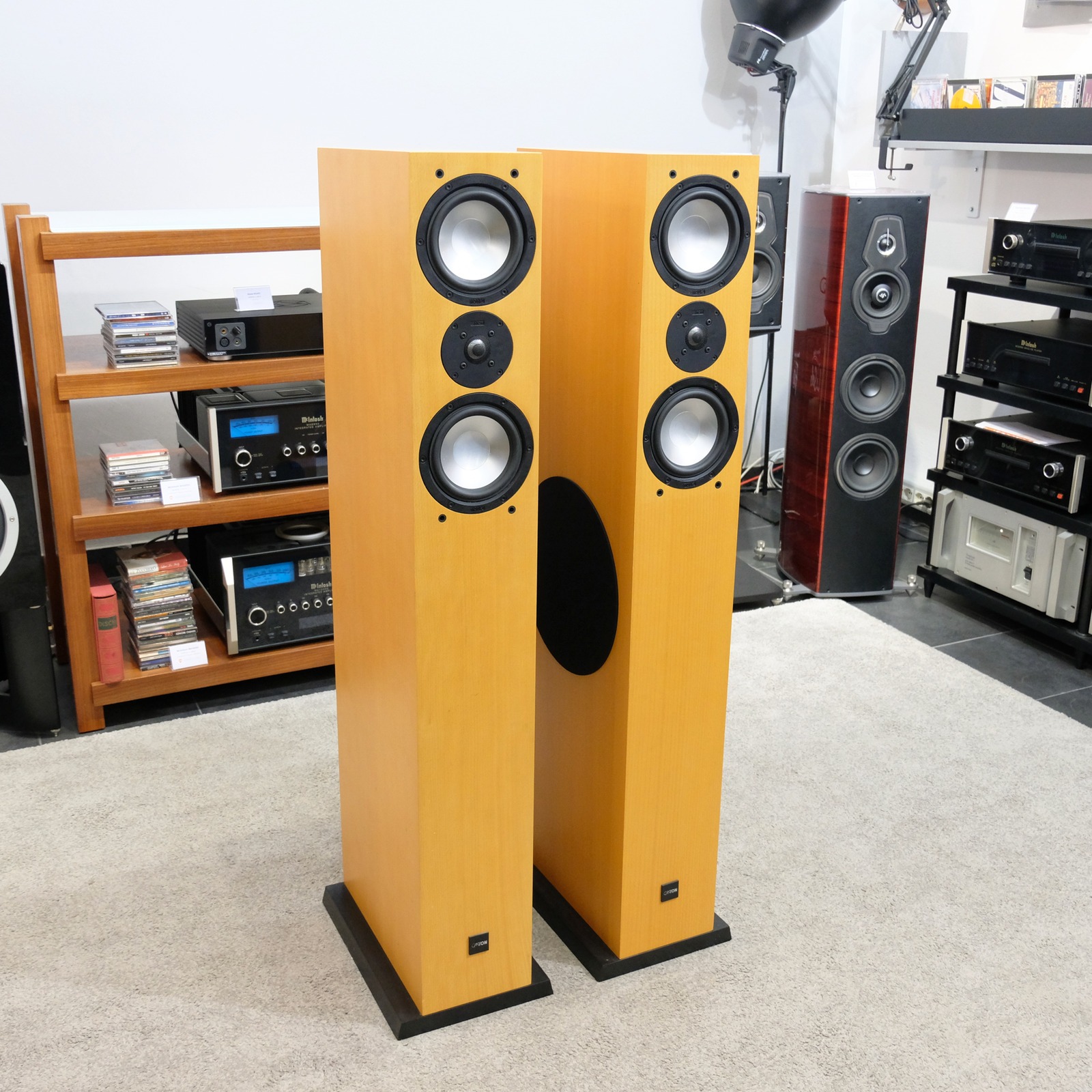Canton Karat M70