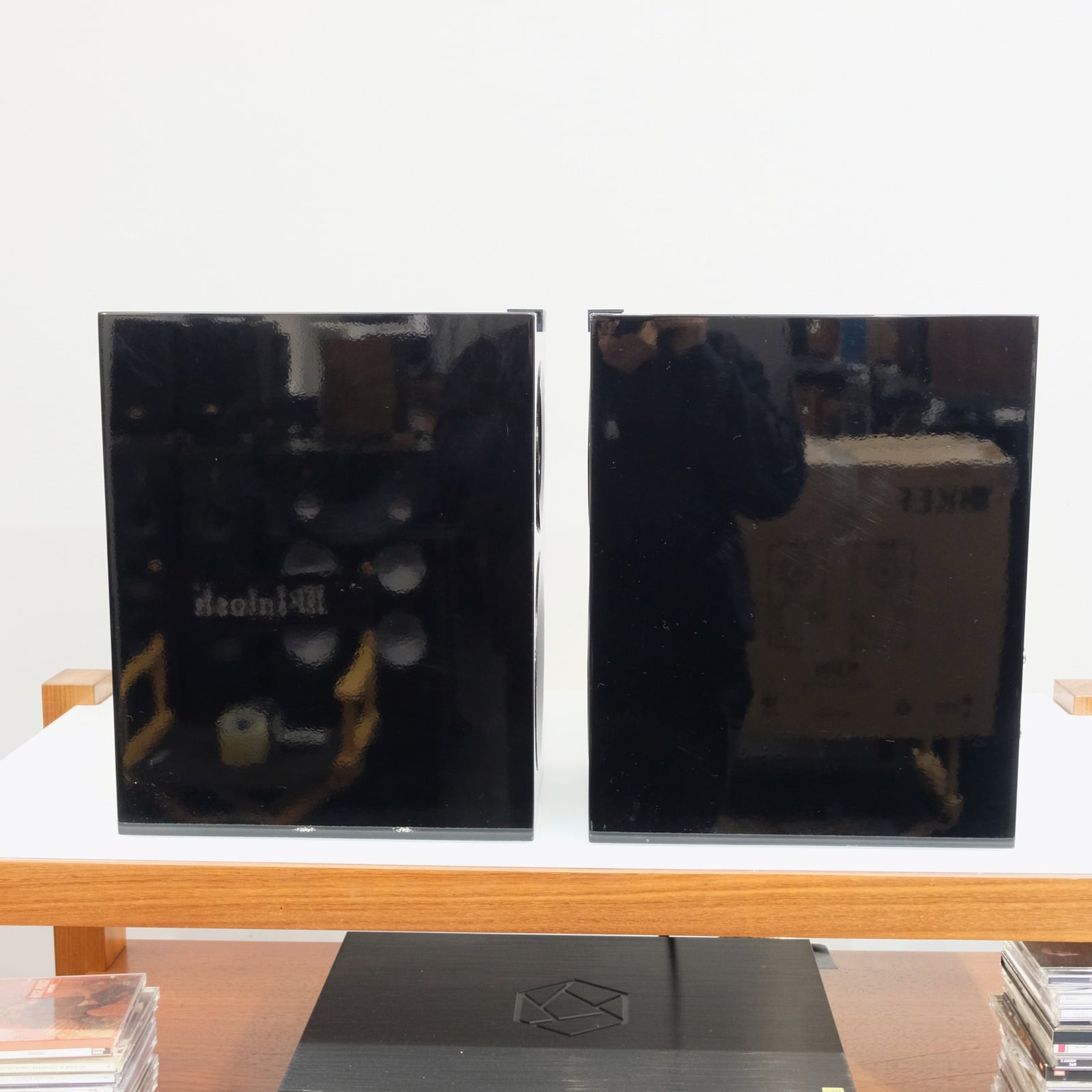 KEF R300