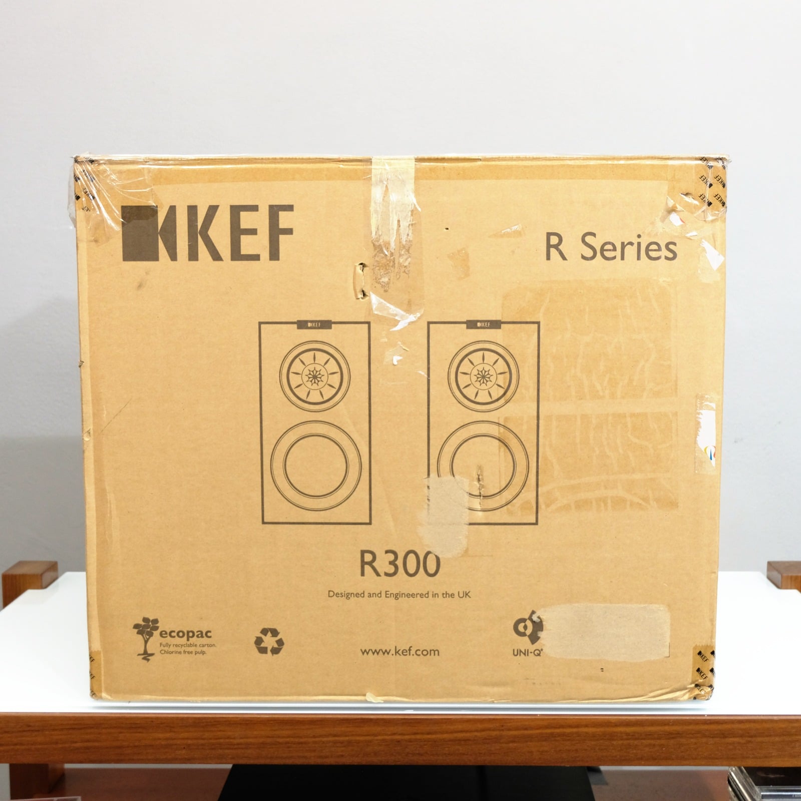 KEF R300