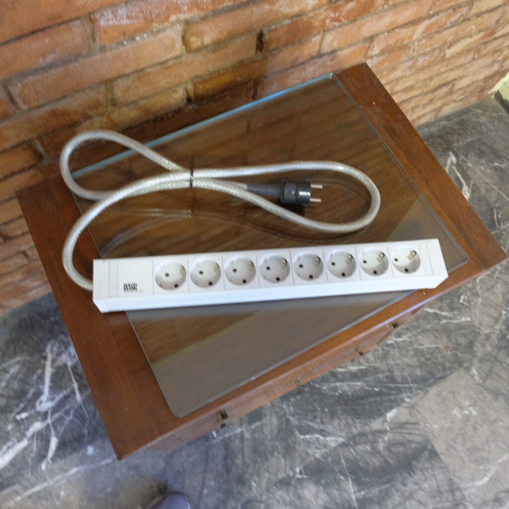 Multipresa 8 posti con cavo SB3 Audiocostruzioni