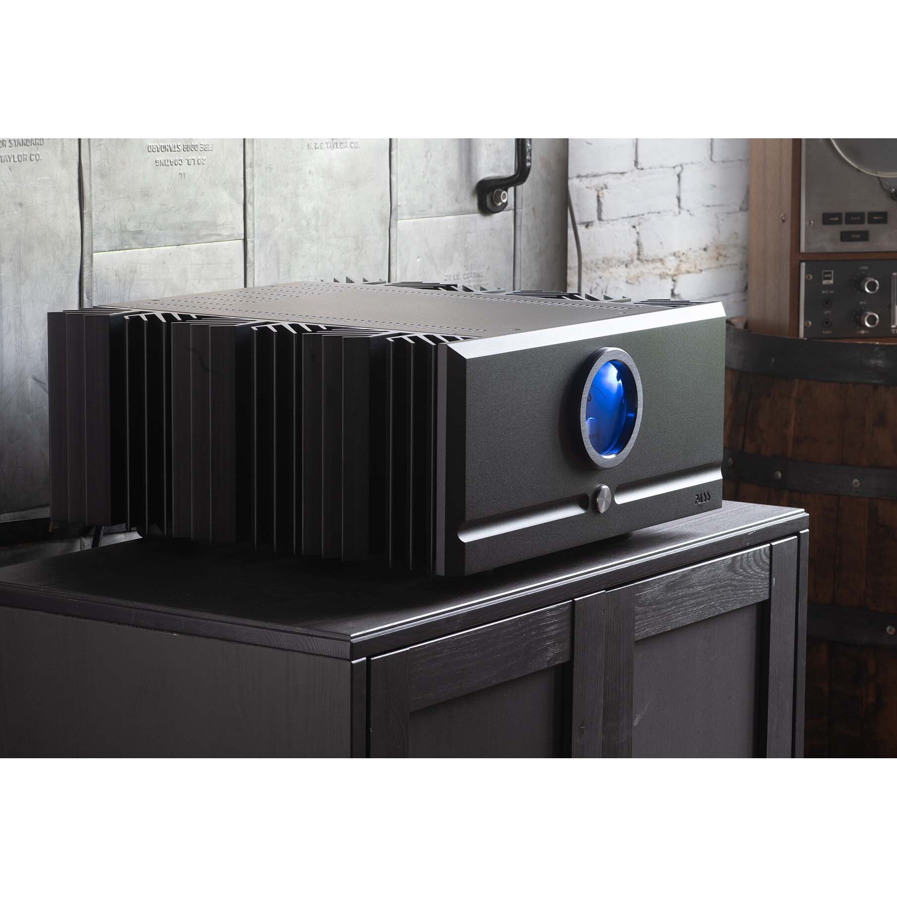 Pass Labs X250.8