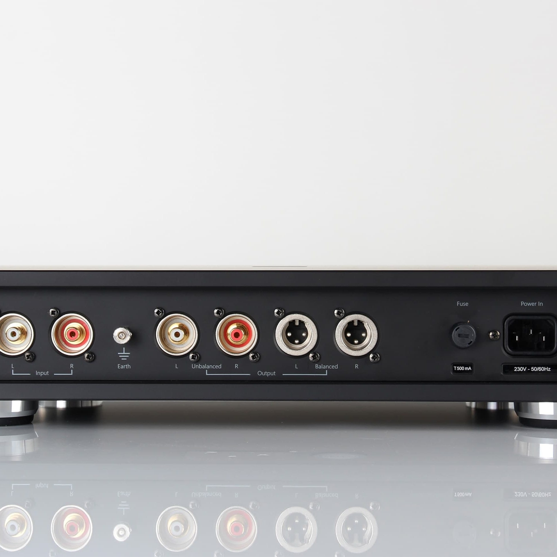 Rega Aura MC