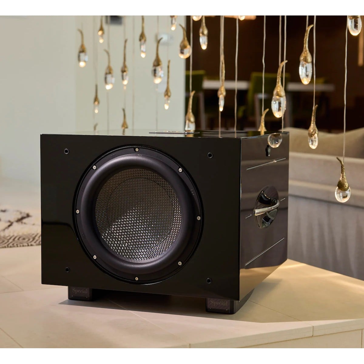 REL Acoustics Carbon Special Black Label