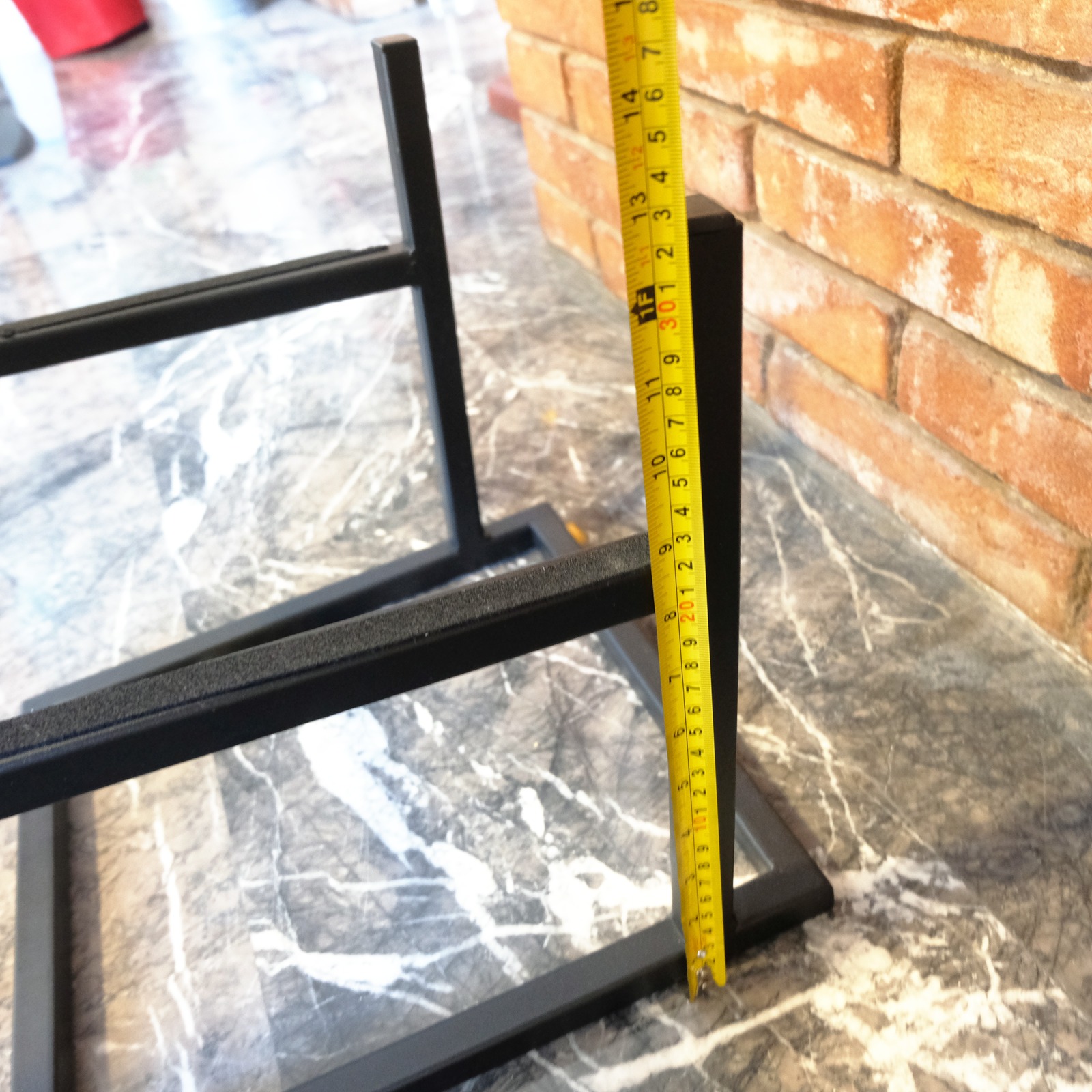 Stand per diffusori in metallo nero stile JBL (coppia)