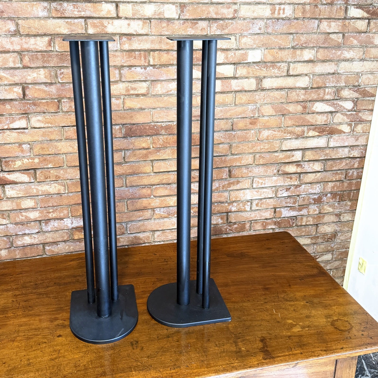Stand per diffusori in metallo nero 100 cm (coppia)