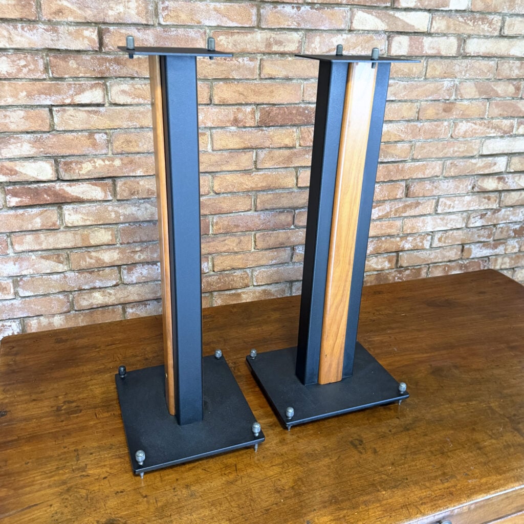 Stand Sonus faber in acciaio e noce
