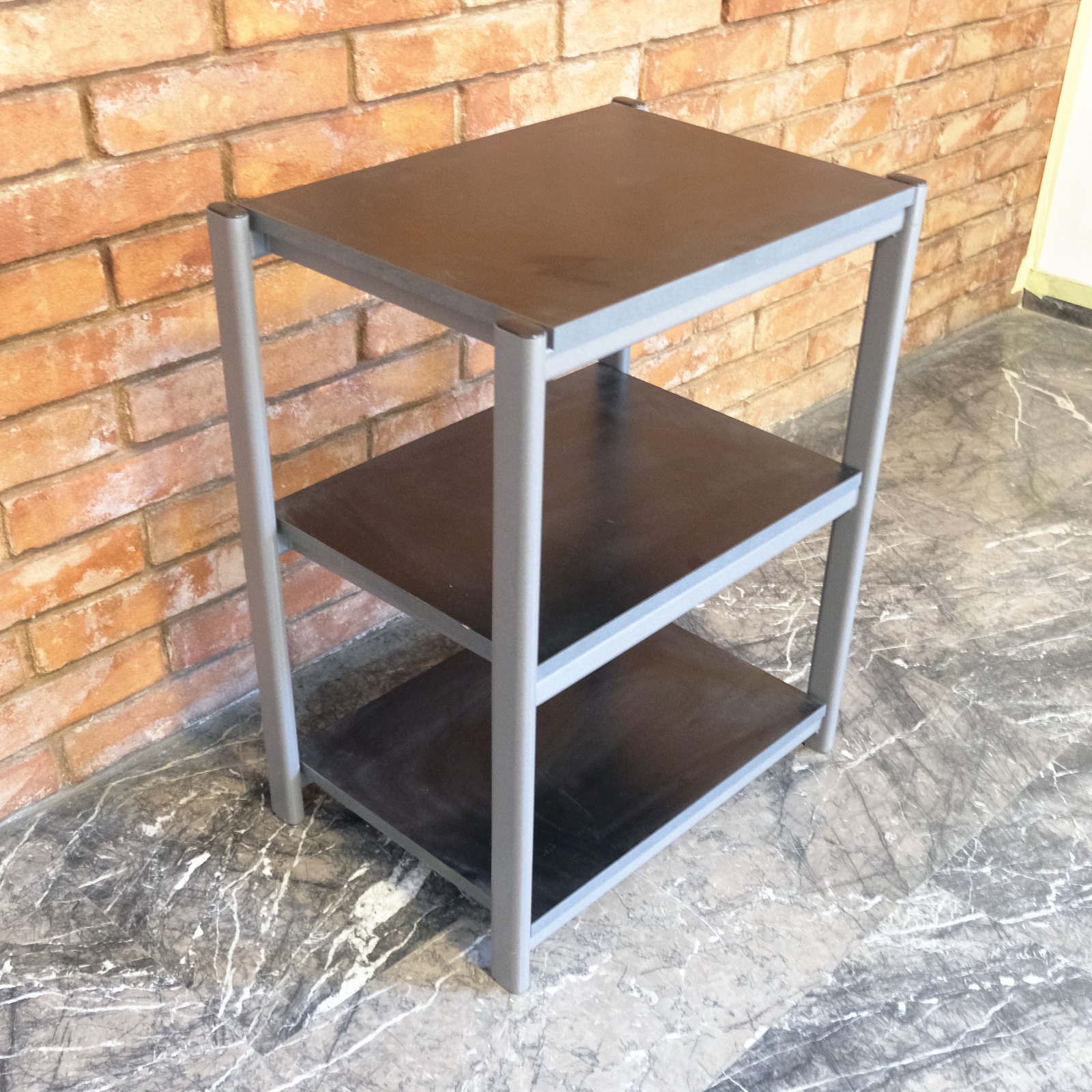 Tavolino hi-fi 3 ripiani in metallo