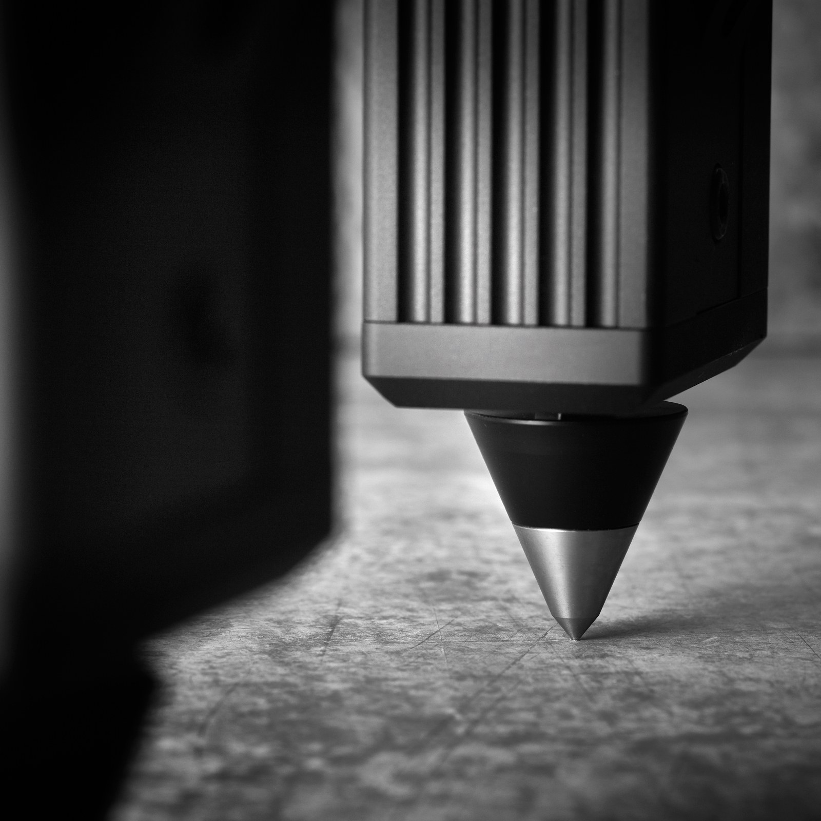The Gryphon StandArt Mephisto Amp Stand