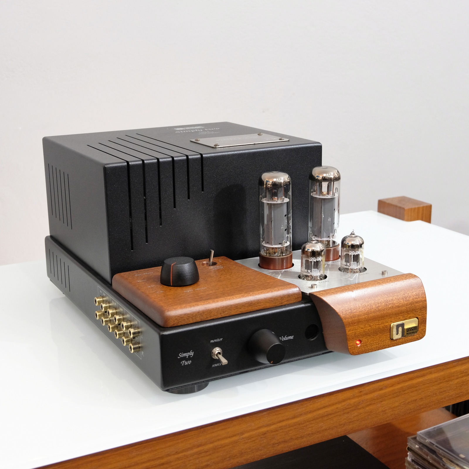 Unison Research Simply Two (Limited Premium Edition 2015)